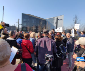 Protest pod siedzibą TZMO. Co dalej z Toruńskimi Zakładami Materiałów Opatrunkowych w Rosji?