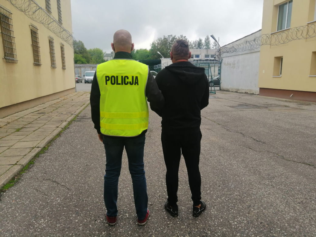 Łódzkie. Tytoniowy, nielegalny biznes rozbity. Policja przechwyciła 25 tysięcy papierosów!  