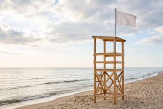 Sinice Mielno. Czy w Mielnie można się kąpać 28.08? Flaga, warunki pogodowe