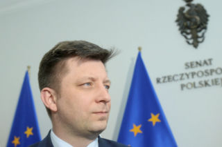 Internauci BEZLITOŚNI dla Dworczyka po dymisji. Włosy jeżą się na głowie, gdy się to czyta