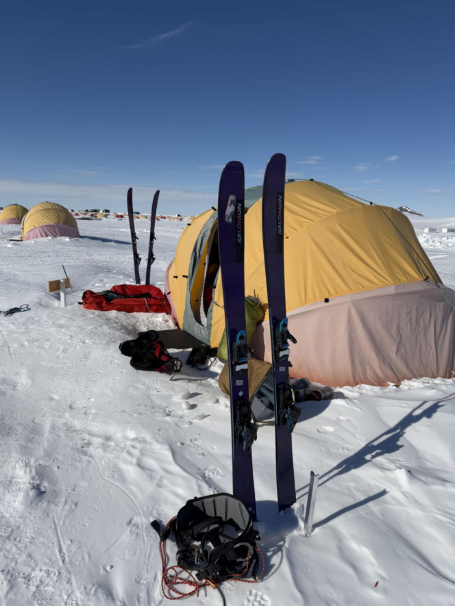 Siedlczanin Kryspin Mitura ukończył Koronę Ziemi oraz Koronę Wulkanów Ziemi w rozszerzonym wariancie „Double Seven Summits”!