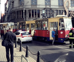 Zderzenie dwóch tramwajów w centrum Bydgoszczy! [ZDJĘCIA]