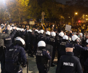 Strajk kobiet w Katowicach. Policja użyła gazu. Są zatrzymania [ZDJĘCIA]