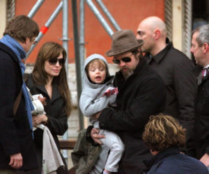 Brad Pitt i Angelina Jolie z dziećmi