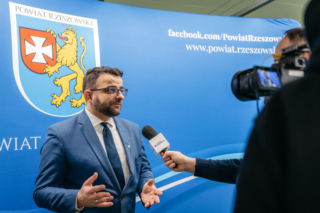 Powiat rzeszowski i łańcucki z porozumieniem o wsparciu w kryzysach. Chodzi o sprzęt, logistykę i ewakuację