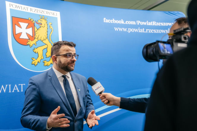 Powiat rzeszowski i łańcucki z porozumieniem o wsparciu w kryzysach. Chodzi o sprzęt, logistykę i ewakuację