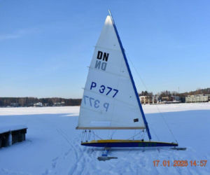 Szok na jeziorze! Bojer staranował ludzi! Tak tłumaczył się sprawca