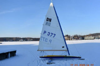 Szok na jeziorze! Bojer staranował ludzi! Tak tłumaczył się sprawca