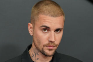 Bieber powrócił na scenę! W samych bokserkach i skarpetkach wystąpił na Grammy 2026 