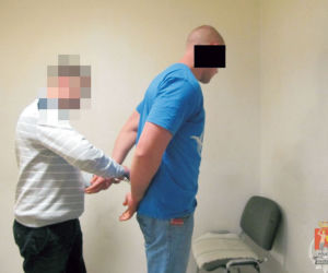 	Pobili przechodnia kulą ortopedyczną