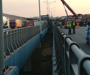 Wypadek ciężarówki ze zbożem na Autostradowej Obwodnicy Wrocławia