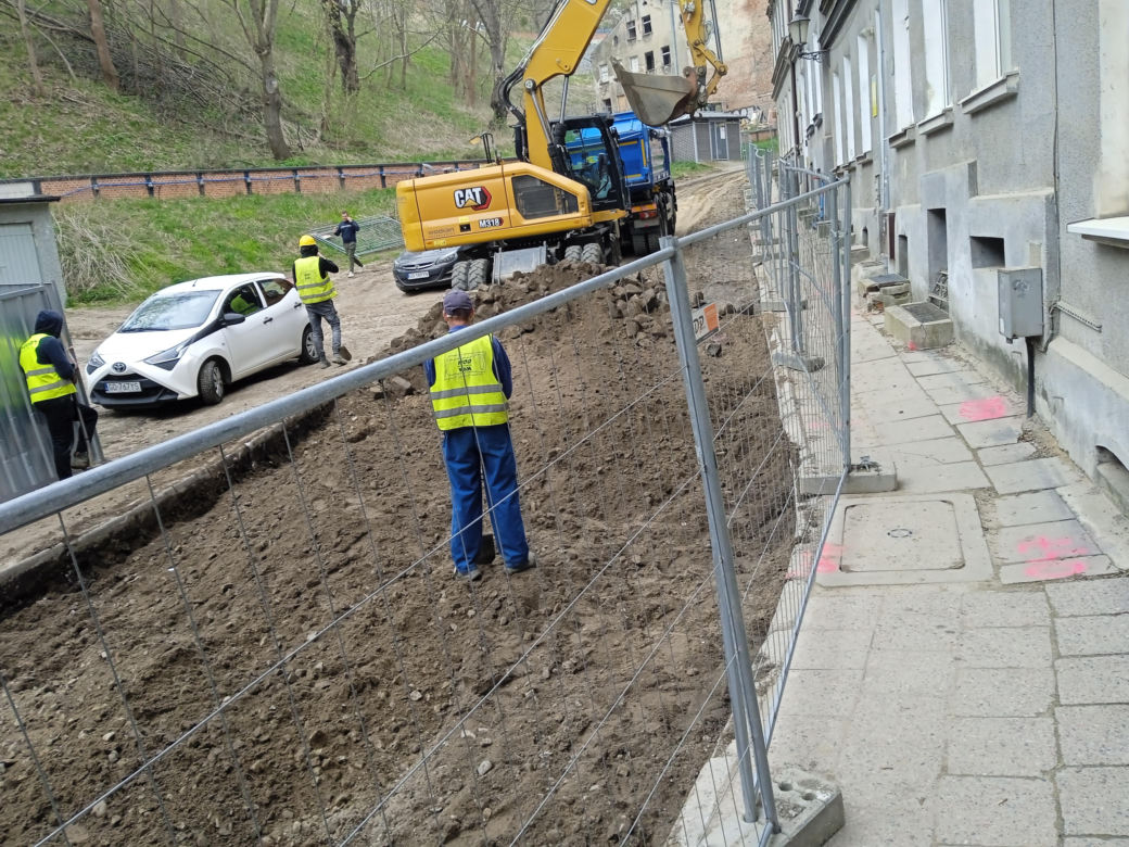 Tak zmieniła się Biskupia Górka. Zrewitalizowano kamienice. Zdjęcia przed i po 