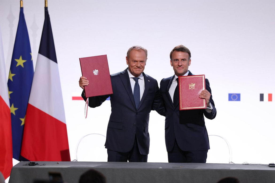Tusk Macron