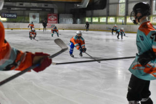 Latem trenują na łyżwach pod okiem trenerów z NHL