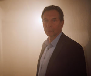 Pożar w pensjonacie strawi cały dorobek życia Romana i Honoraty.