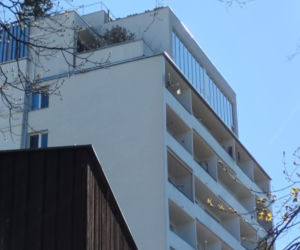 Penthouse'y dobudowane na szczycie bloku z epoki PRL