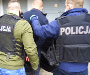 Pseudokibic z Bydgoszczy w rękach policji. Na koncie ma pobicie i narkotyki