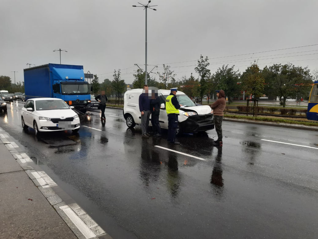 Bardzo niespokojny poranek w Toruniu. Dwie kolizje na tej samej ulicy!