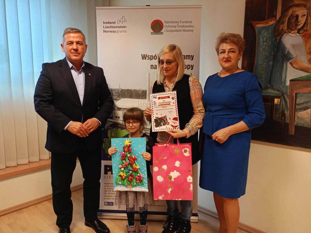 Podsumowanie konkursu na bożonarodzeniową kartkę świąteczną z recyklingu odbyło się w siedzibie Przedsiębiorstwa Energetycznego w Siedlcach