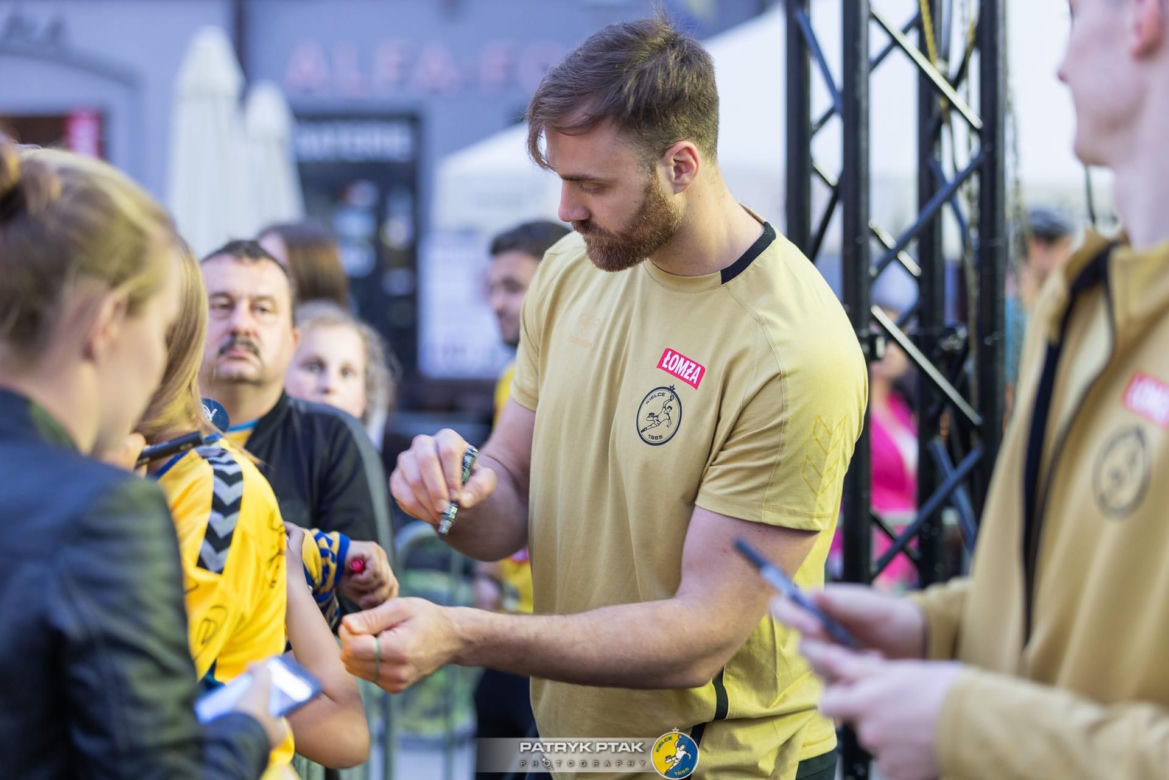 Wielka feta na Rynku. Kibice świętowali sukces Łomży Vive Kielce