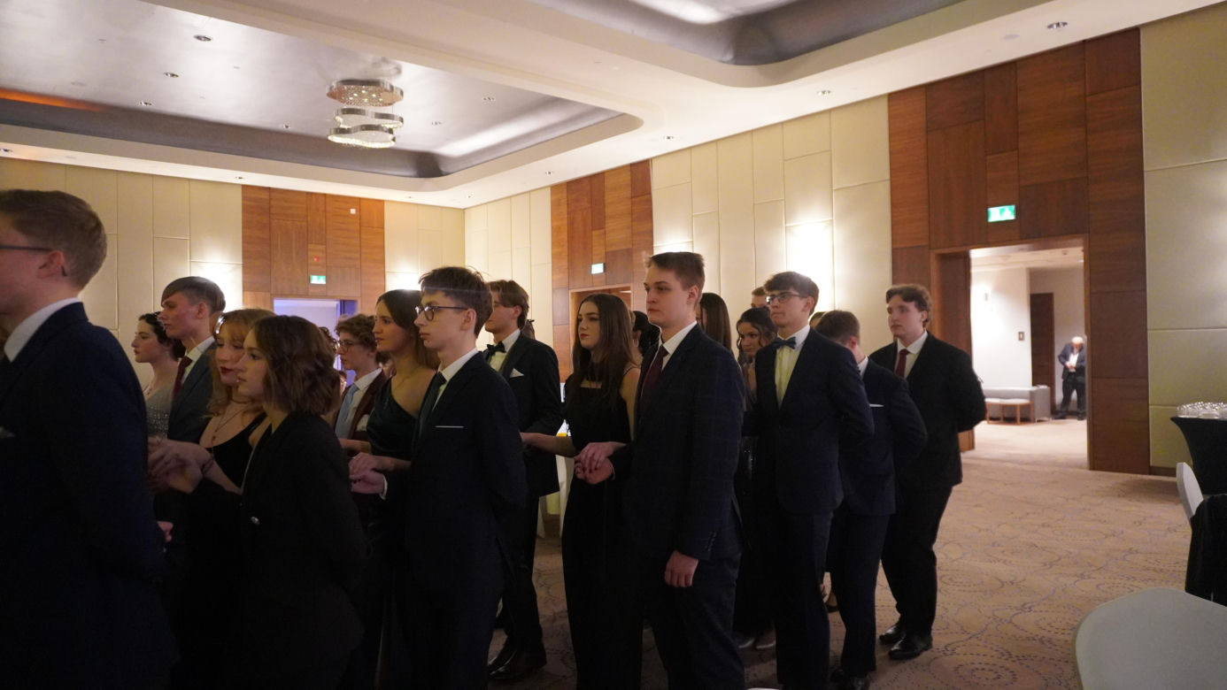 Studniówkowe szaleństwo. Bal przedmaturalny I LO im. Bartłomieja Nowodworskiego 