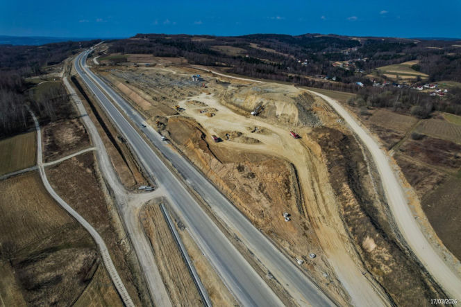 Najwyższa estakada w Polsce powstaje na S19 Babica Jawornik. Na plac budowy prowadzą serpentyny