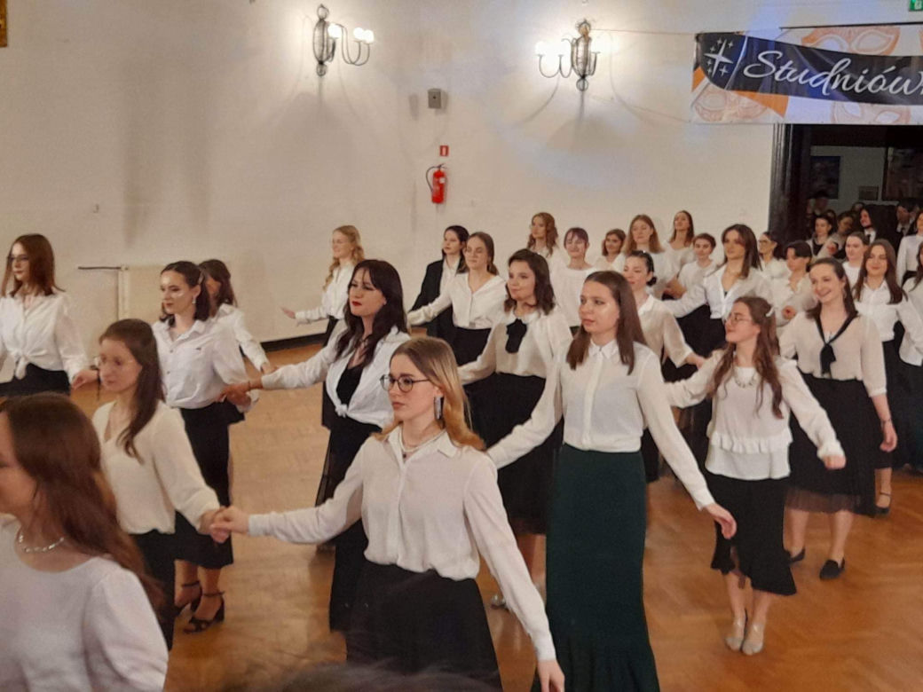 Studniówka I Liceum Ogólnokształcącego im. Adama Mickiewicza w Olsztynie [ZDJĘCIA]