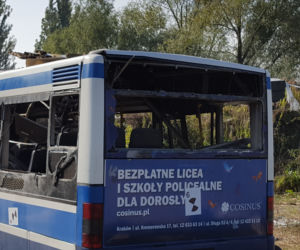 Tak wygląda autobus po wybuchu bomby, którą chciał stworzyć Paweł R.