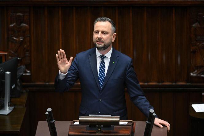 Sikroski bez hamulców do Macierewicza: Antek świrze!