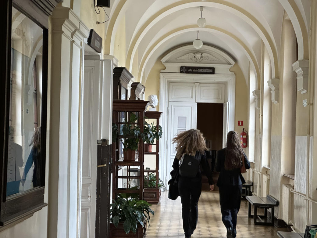 Uczniowie I Liceum Ogólnokształcącego im. Bartłomieja Nowodworskiego rozpoczęli rok szkolny 2023/2024