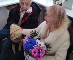 Żyła już tylko wspomnieniami o mężu