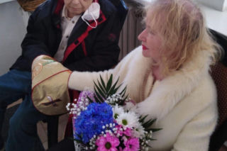 Żyła już tylko wspomnieniami o mężu