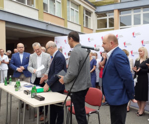 Stary budynek szpitala na Bielanach do wyburzenia