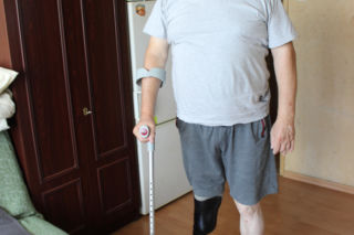 Pan Leszek wpadł pod tramwaj i stracił nogę. Walczy o rentę przed sądem