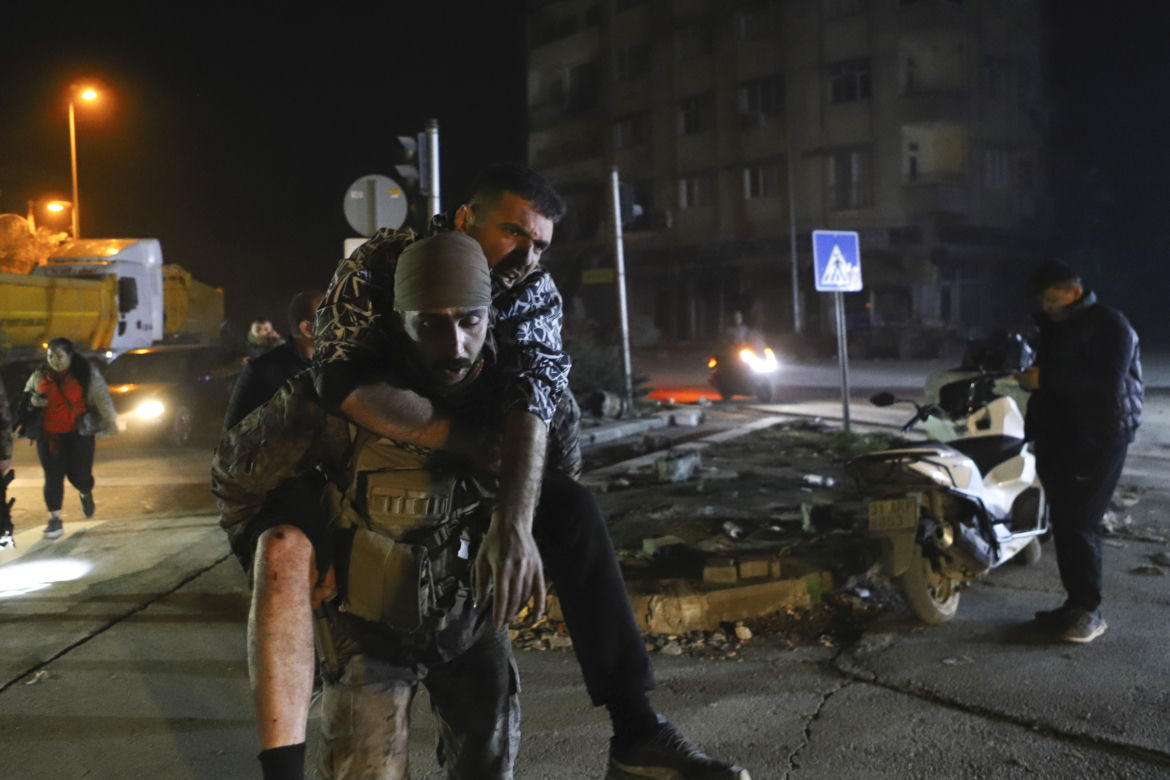 Silne trzęsienia ziemi w Turcji. Trzy osoby nie żyją, 213 rannych