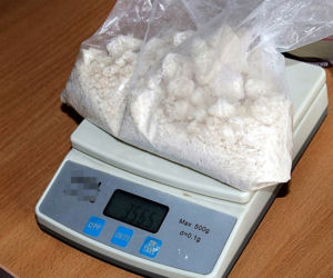 Bielsk Podlaski. 25-letni kierowca bmw miał przy sobie ponad pół kilograma narkotyków