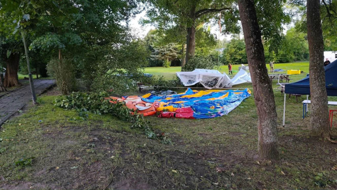 Nawałnica przerwała dożynki. Namioty i drzewa runęły na ludzi. Jedna osoba walczyła o życie!