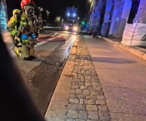 Pożar przy ul. Warszawskiej w Toruniu. Strażacy pokazali film z akcji. Wszystko widać!