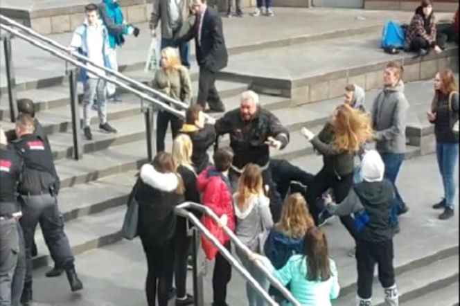 Bójka w Złotych Tarasach: młodzież kontra ochroniarze i policja [VIDEO]