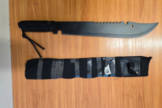 Dobijał się do drzwi byłej. Groził, że zamorduje ją i dzieci. Miał maczetę!