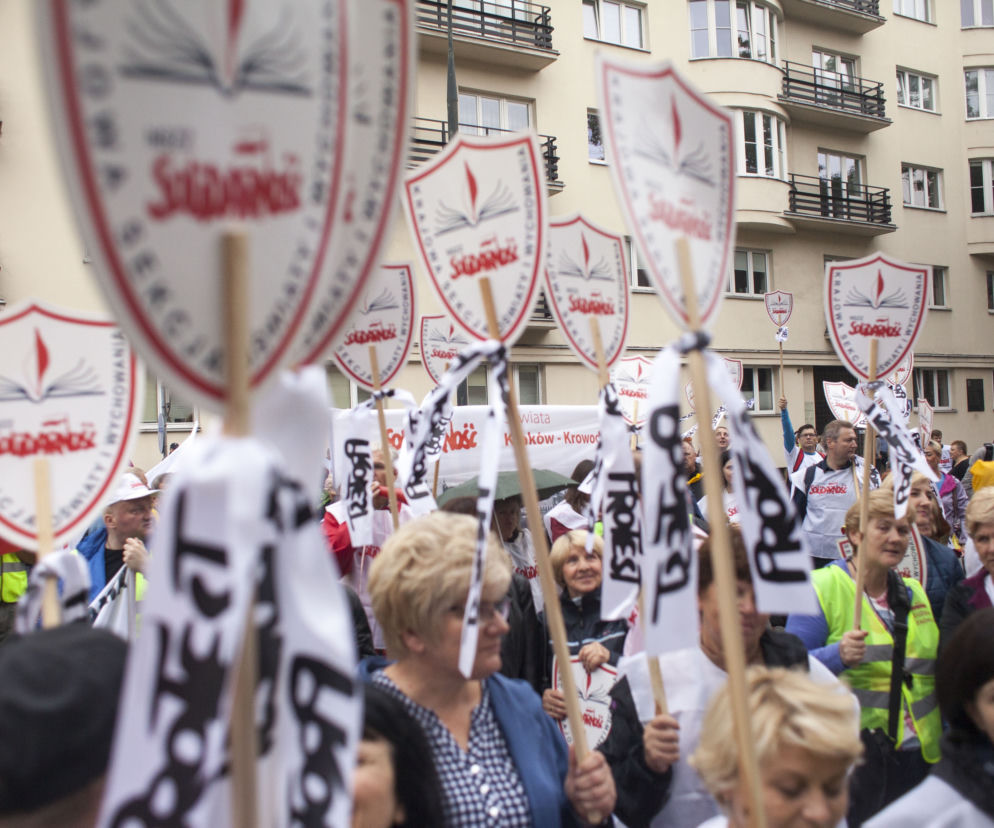 Nauczyciele zarabiają niemal tyle co posłowie 