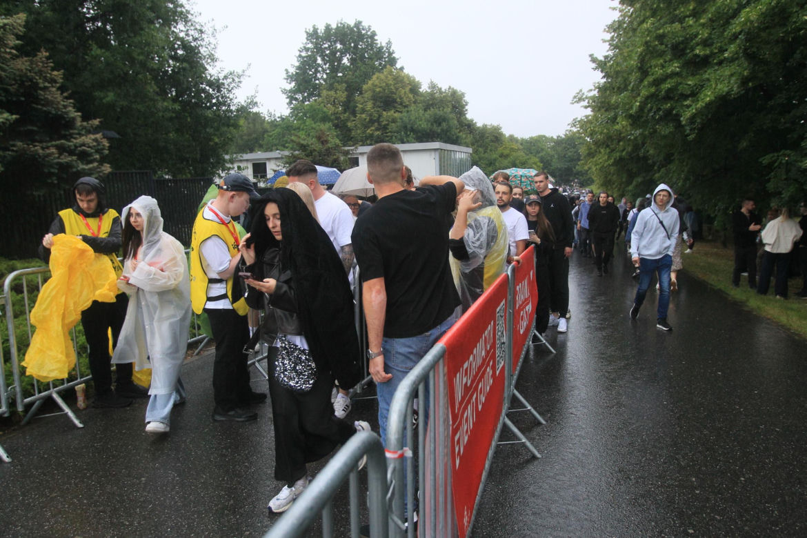 "Ostatni Koncert" Quebonafide w Warszawie. Tłumy przed PGE Narodowym!