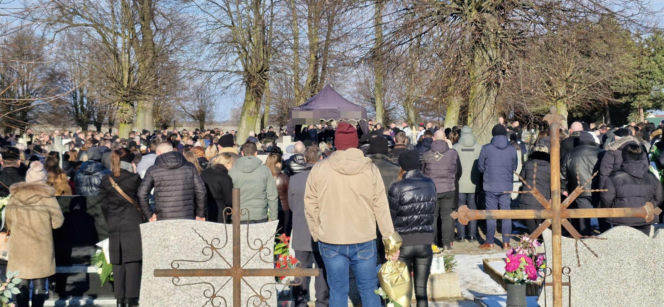 Pogrzeb 26-letniej Katarzyny, która zginęła w wypadku w Choceniu. Kobieta była w ciąży