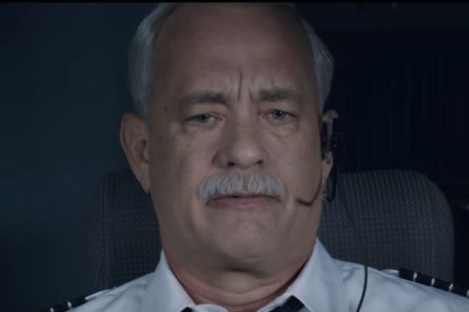 Tom Hanks ląduje na rzece samolotem w filmie Sully