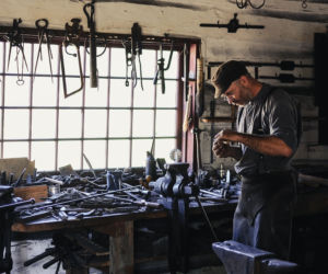 15. Pracownicy fizyczni w produkcji i pracach prostych