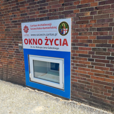 Kilkumiesięczne dziecko w Oknie Życia. Niemowlę przewieziono do miejscowego szpitala