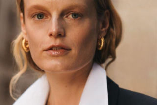 Minimalizm w makijażu na wyciągnięcie ręki: Merit debiutuje w polskiej Sephorze!