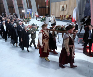 Pierwsza Dama Karolina Kaczorowska spoczęła u boku męża -- 