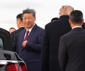 Przywódca Chin przyleciał do USA. Też przeszedł po czerwonym dywanie