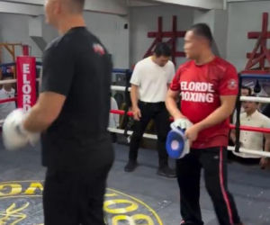 Karol Nawrocki podczas treningu u Manny'ego Pacquiao